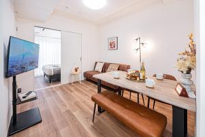 TV a/nebo společenská místnost v ubytování 西武新宿線徒歩三分 ZAITO Shimoochiai Stay