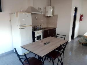 Kuchyň nebo kuchyňský kout v ubytování Monoambiente San Antonio Oeste + 2 fotografie