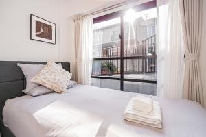 Postel nebo postele na pokoji v ubytování 西武新宿線徒歩三分 ZAITO Shimoochiai Stay