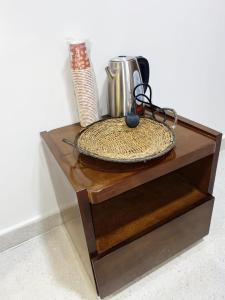 Příslušenství pro přípravu čaje a kávy v ubytování nubian yellow desert