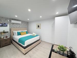 Ένα ή περισσότερα κρεβάτια σε δωμάτιο στο Villa Margarita Luxury #B5, 5 min from the airport