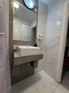 Ένα μπάνιο στο Hotel Atlantico