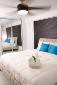 Фотография из галереи Villa Paola 2 King Bed laundry included Central в городе Carolina