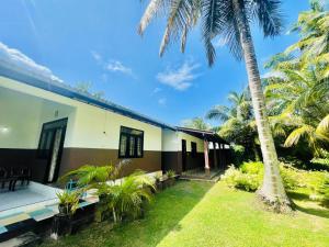 En have udenfor Shasha Apartments