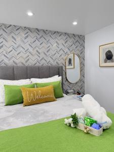 Voodi või voodid majutusasutuse Villa Margarita Luxury #B4, 5 min from the airport toas +25 fotot