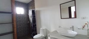 Koupelna v ubytování Villa Helene's Cozy Corner Retreat + 14 fotografií