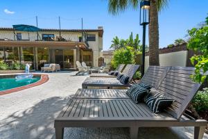 Πισίνα στο ή κοντά στο Luxury 8-BR Villa w Pool Soccer - 20 Guests