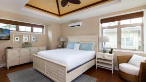 Voodi või voodid majutusasutuse BLUE LAGOON Single Level 4BR KaMilo Home with Pool and Cottage toas +63 fotot