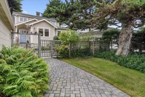 Κήπος έξω από το 3988 Cannery Cottage home