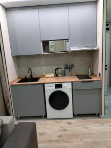 Kuchyň nebo kuchyňský kout v ubytování Сейфулина 31