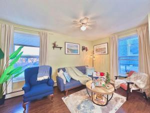 Χώρος καθιστικού στο 1-Bedroom Retreat Apt 3