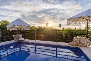 Bazén v ubytování Very private 4Bed Villa nebo v jeho okolí + 77 fotografií