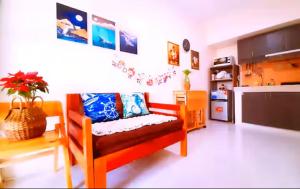 Η κουζίνα ή μικρή κουζίνα στο SweetLove Hideaway CITYLAND Condo 2-BR, 2-Bath, Living room, Sleeps 12, Kitchen, Free Pool, Wi-Fi, 2 Parking, View-Deck on 24F rooftop
