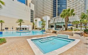 Bassein majutusasutuses Laketown Wharf Remodeled Gulf View Retreat! 3BR Resort Condo with Huge Balcony või selle lähedal