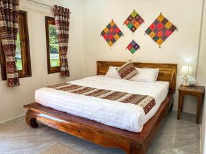 Ένα ή περισσότερα κρεβάτια σε δωμάτιο στο Nong Khiaw IVY Mountain View