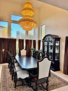 Χώρος καθιστικού στο Luxurious Getaway in Unique Executive Estate