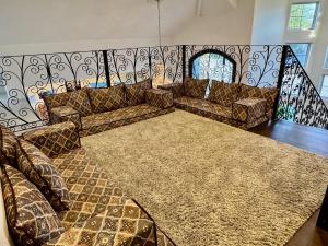 Χώρος καθιστικού στο Luxurious Getaway in Unique Executive Estate