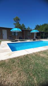 Bazén v ubytování Complejo San Luis nebo v jeho okolí