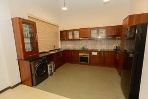 Η κουζίνα ή μικρή κουζίνα στο Gala Villa 69 Mirissa