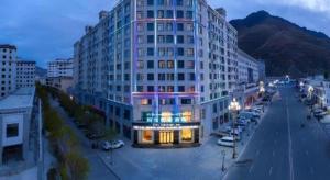 a large building on a street in a city at City Comfort Inn Shannan Passenger Terminal in Nedong