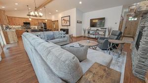 Kuchyň nebo kuchyňský kout v ubytování 56593 Celestial Dr home