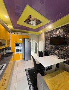 Кухня или мини-кухня в Центр Чернівці по добові апартаменти Воробкевича 31а, Водограй, Черемош Автовокзал
