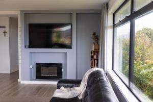 TV a/nebo společenská místnost v ubytování Views on Bonar