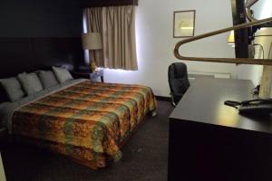 Ένα ή περισσότερα κρεβάτια σε δωμάτιο στο Blue Way Inn by Jasper Hutchinson