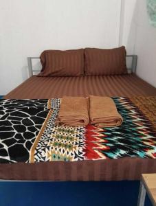 Kaôh KonにあるGolden Snake M'pai Bayのベッド1台(毛布、タオル2枚付)