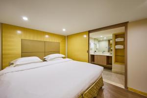 Giường trong phòng chung tại 北京和乔丽致酒店