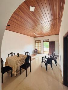 Posezení v ubytování Nimsara Lodge