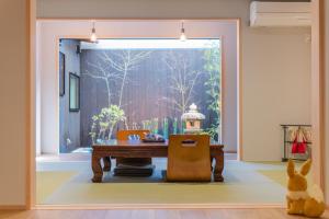 Et opholdsområde på Machiya stay downtown Kyoto, near JR station