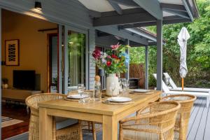 Κήπος έξω από το The Cabin Luxury Safari Villa, Private Pool, Hot tub, Outdoor Shower, Giraffe Tower, Free Standing Bath, Private Game Reserve, Romantic Getaway, Ultimate Bush Luxury +42 φωτογραφίες