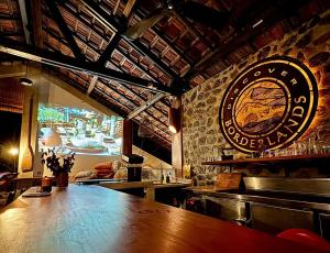 Μια τηλεόραση ή/και κέντρο ψυχαγωγίας στο Borderlands Adventure Center Weligama