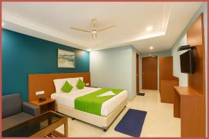 Ένα ή περισσότερα κρεβάτια σε δωμάτιο στο Jagannath Temple Road Hotel The JP Palace Near Sea Beach 15 Mint Walking Distance - -Parking And Restaurant Facilities - Fully Air Conditioning Rooms - Top service with lots of Love