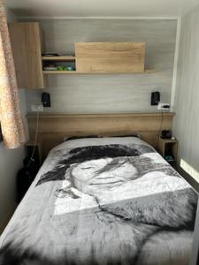 Ένα ή περισσότερα κρεβάτια σε δωμάτιο στο MOBIL HOME Rocky