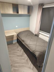 Ένα ή περισσότερα κρεβάτια σε δωμάτιο στο MOBIL HOME Rocky