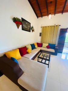 Posezení v ubytování Yala Homestay by Set