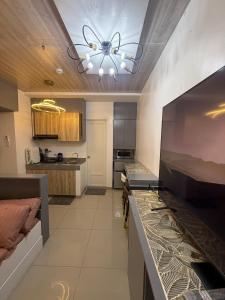 Køkken eller tekøkken på A Cozy Studio at Victoria Sports Tower walking distance to GMA MRT & near SM North EDSA