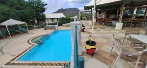 Bazén v ubytování Manyatta Camp nebo v jeho okolí