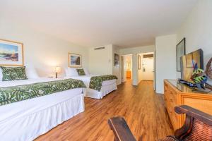 Μια τηλεόραση ή/και κέντρο ψυχαγωγίας στο Eldorado K102 · EL K102 Relax Unwind Recharge 1BD w Pool AC