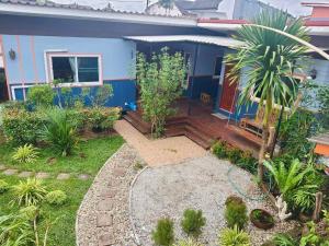 a house with a garden in front of it at We Home Guesthouse in Ban Pa Bong