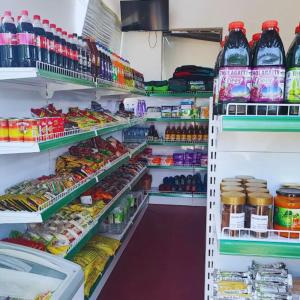 Siêu thị/các cửa hàng khác gần/tại resort