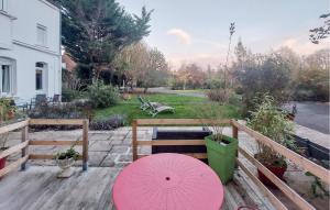 Zahrada ubytování Awesome Home In Huby Saint Leu With Wifi + 18 fotografií