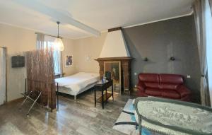 Postel nebo postele na pokoji v ubytování Awesome Home In Huby Saint Leu With Wifi