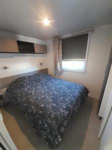 Ένα ή περισσότερα κρεβάτια σε δωμάτιο στο MOBIL HOME LA Mec
