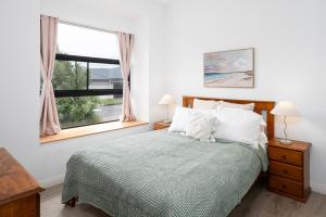 Giường trong phòng chung tại Large Family 4B2B entire house free parking