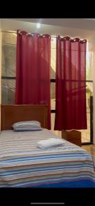 Postel nebo postele na pokoji v ubytování Private 4 Story retreat