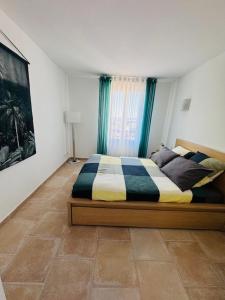 Una cama o camas en una habitación de Endoume mon Amour