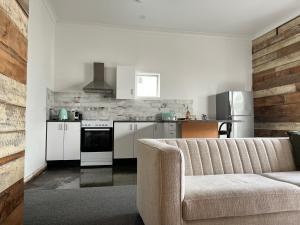 Η κουζίνα ή μικρή κουζίνα στο The Nook And Cranny Greytown